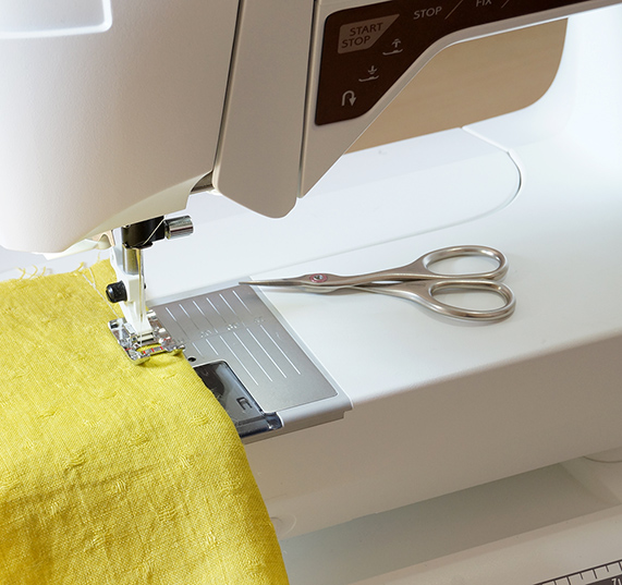 coudre à la machine à coudre Christelle BENEYTOUT sewing machine
